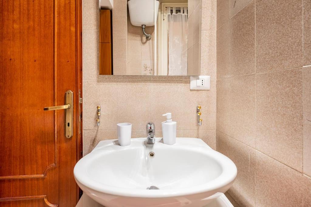 44Oz Apartment With Terrace In Monteverde רומא מראה חיצוני תמונה
